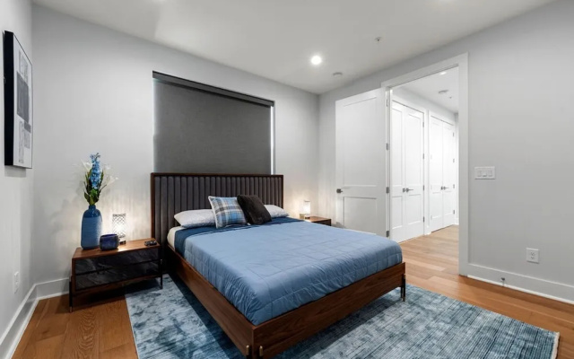 Luxurious Midtown Home Rooftop Views by Silverx