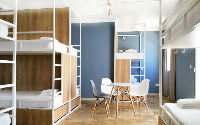 Follow the Sun Boutique Hostel - Pool, Breakfast & Sea Views