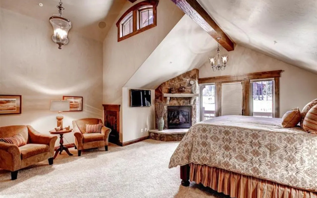5 O Clock Lodge