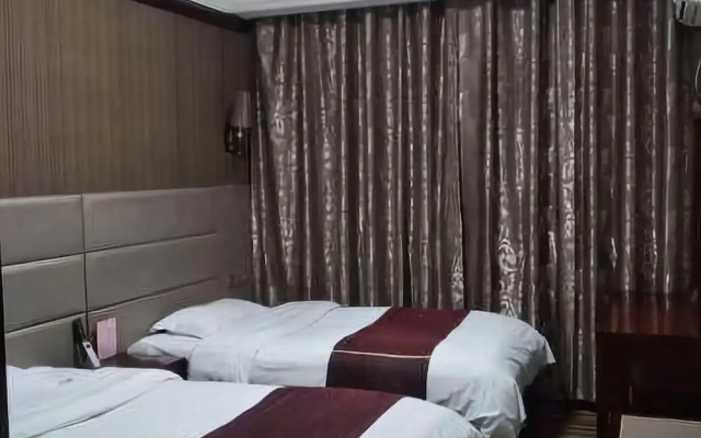 Holiday Hotel