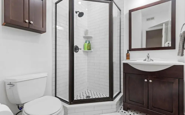 Logan Circle Carriage House 1b-1b Central Bright