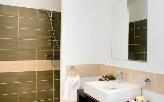Luberon Villa With Private Pool for 8