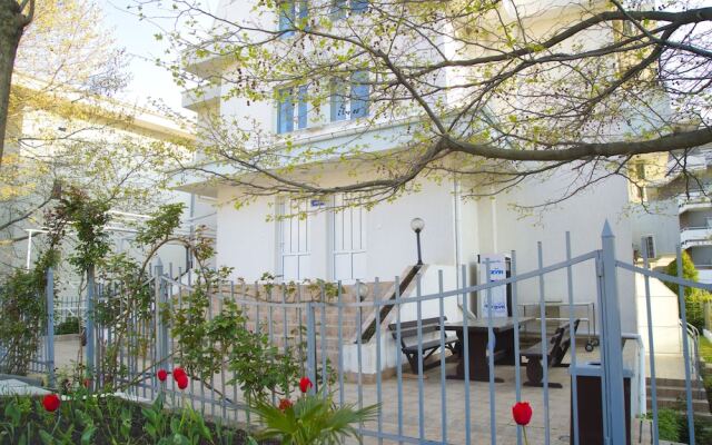 Отель Daisy Guest House вид на фасад