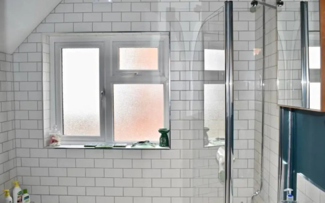 Huge 5 Bedroom House in Hove