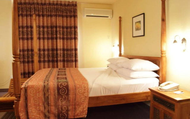 Tradewinds Hotel