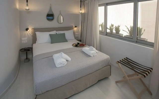 Ermou Stylish Suites by GHH
