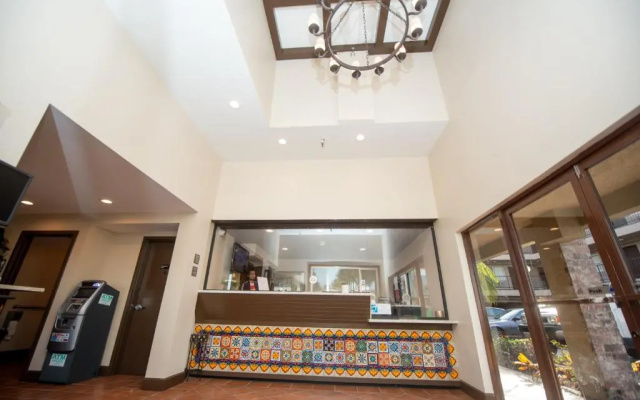 Casa Bella Inn - Huntington Park