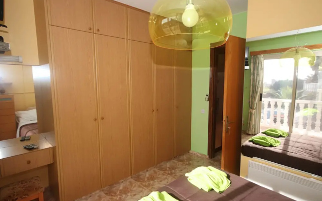 2 Bedroom House near Tombs of the Kings
