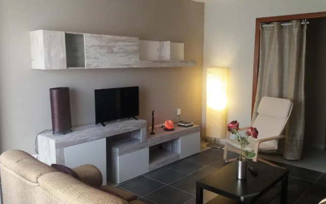 2V Luxury Apartment Near Beach