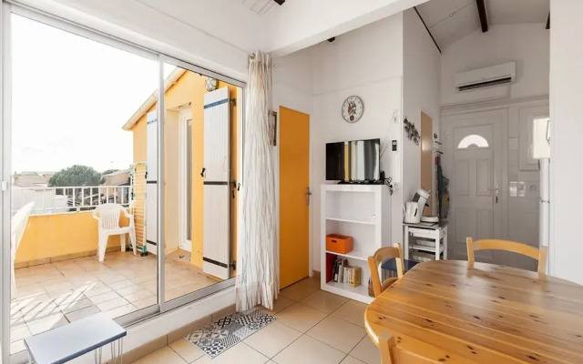 Stylish 2-bedroom Retreat in Agde