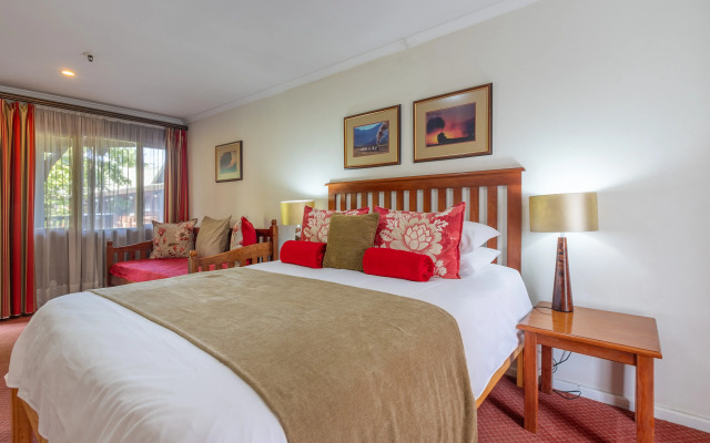 Knysna Log-Inn Hotel