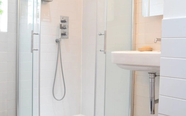 2 Bedroom Apartment in East London