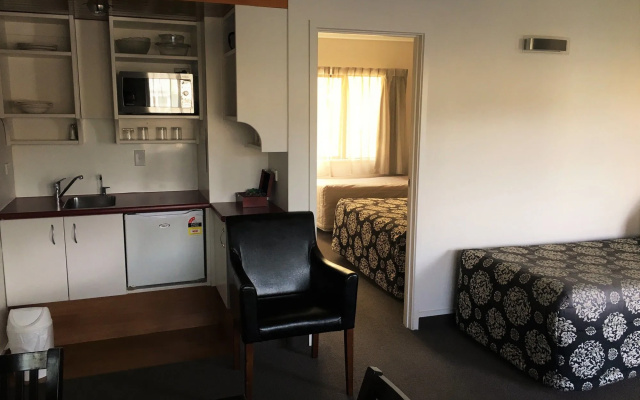 Cable Court Motel