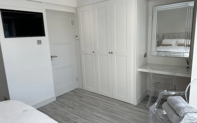 Beautiful 1-bed Studio in Bourne end