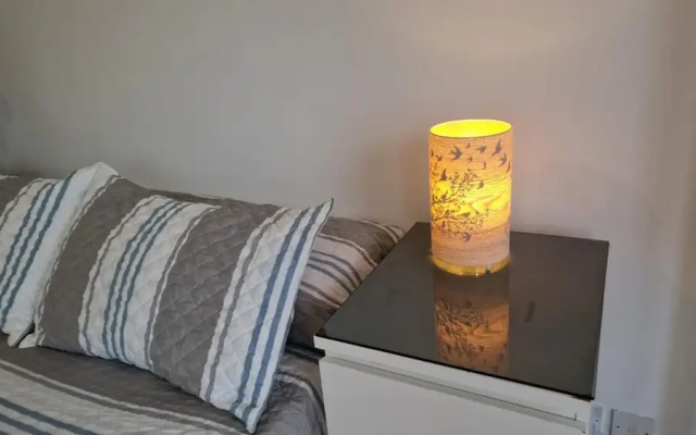 1 Bed Flat - Sleeps 2 - Pets - Parking - Wifi