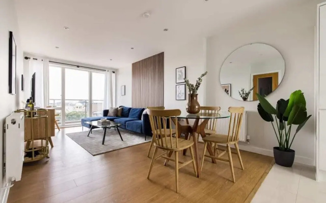 The Limehouse Classic - Endearing 2BDR Flat with Balcony