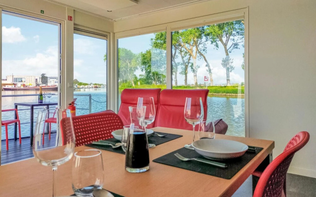 Beautiful Ship/boat in Nieuwpoort With Wifi and 1 Bedrooms