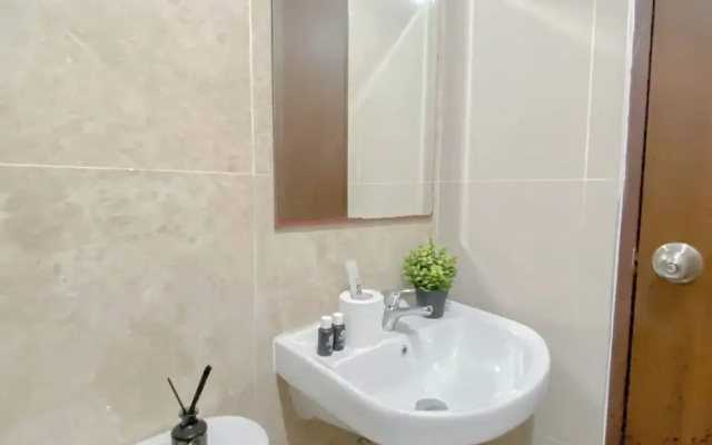 Homey And Tranquil 2Br Apartment Transpark Cibubur