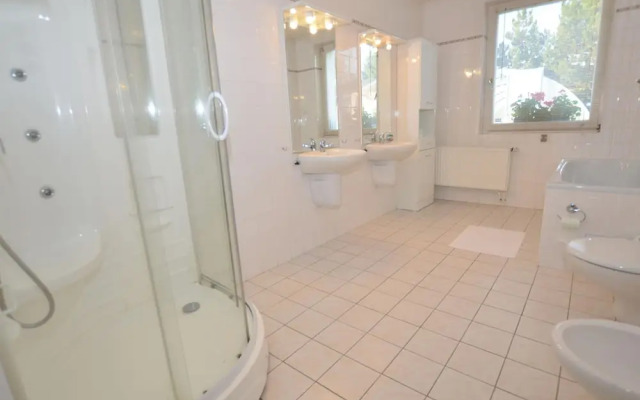 Spacious Villa With Swimming Pool