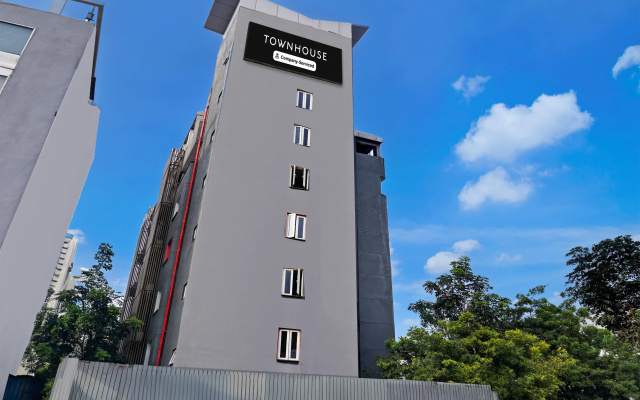 Super Townhouse Balewadi High Street
