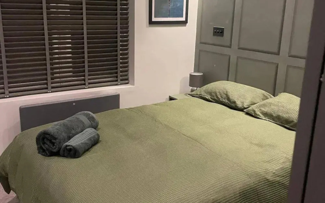 Nw119sg-modernapt-2guests-2br-1minhighstreet