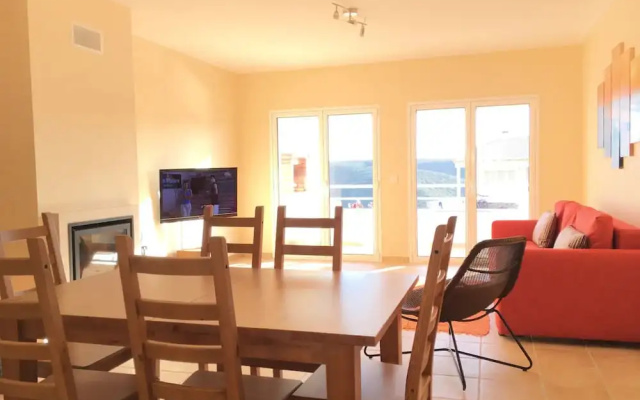 Apartamento Junto à Praia na Arrifana, by Izibookings