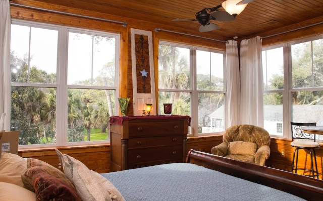 Beachside Boutique Inn – Folly Beach Rooms & Private Cottages