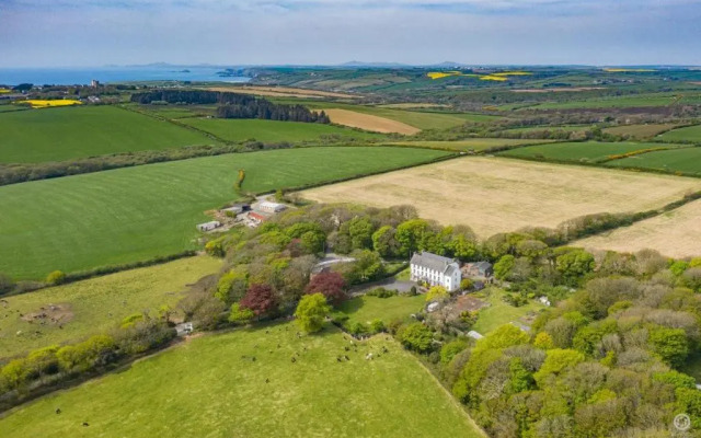 Cuffern Manor