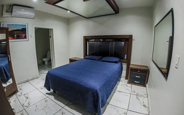 La frontera suites motel