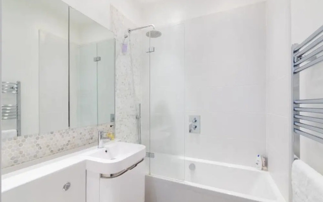 Modern stylish and luxurious 1 bed flat