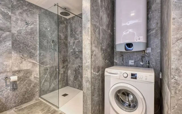 Official Mercury Suites With Rooftop Pool Access