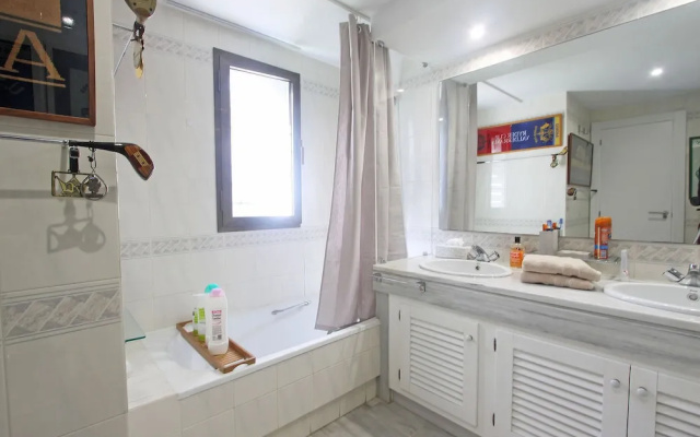 1104 Beach Front Line Apartment Golden Beach 3 Pools