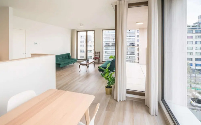 Antwerp City Retreat With Balcony