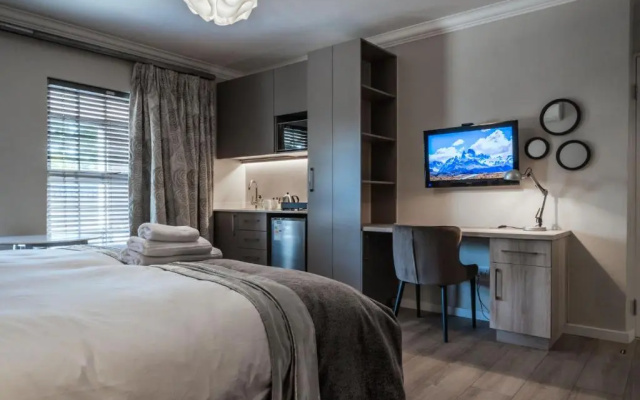 Royal Albert Suites
