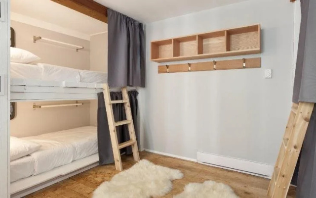 Whistler Lodge Hostel