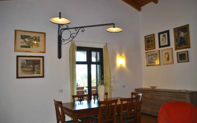 Red Roses Flat in a Semi-detached Villa