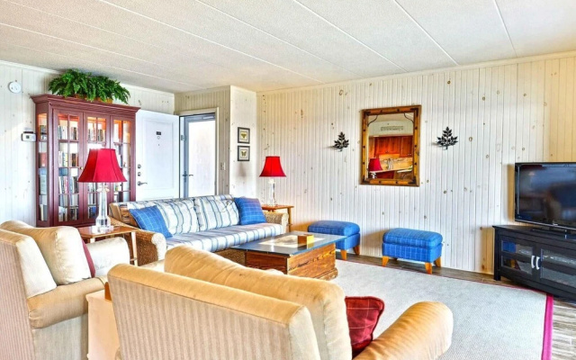 Harbour Island 307l 2 Bedroom Condo by RedAwning