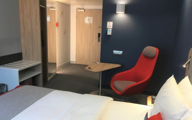 Holiday Inn Express Zurich Airport by IHG