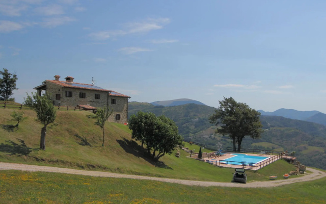 Stunning Villa in Apecchio with Hot Tub