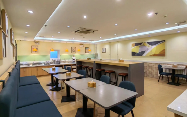 Home Inn Shenyang Zhangshi Development Zone Metro Station
