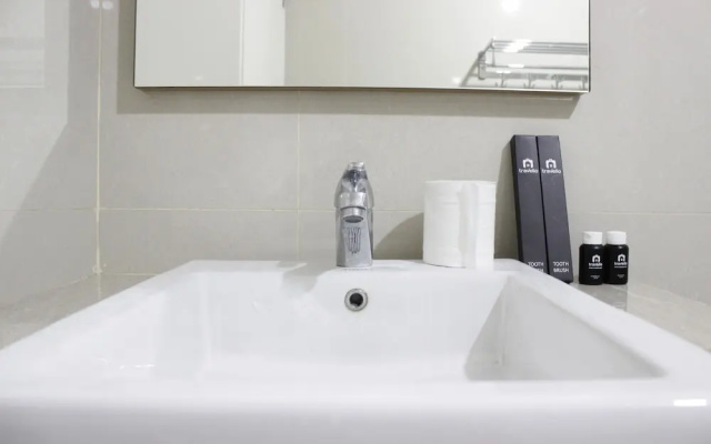 Deluxe & Cozy 2BR Apartment at Landmark Residence