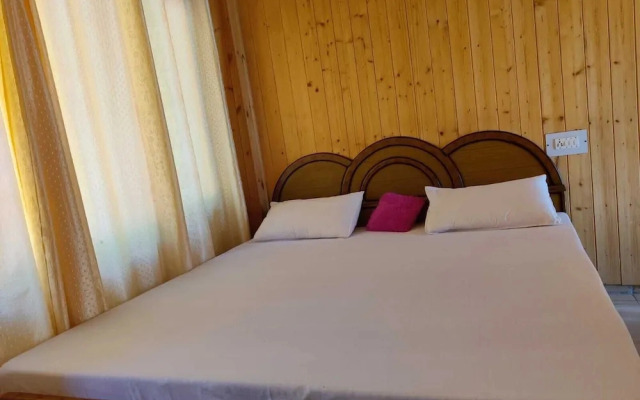 Suraj Guest House And Cafe