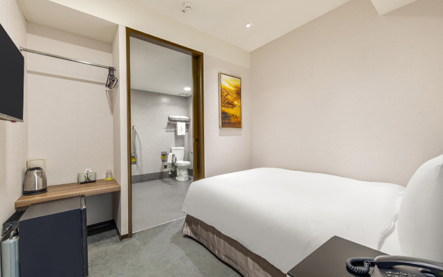 CHECK inn Taipei Xinyi