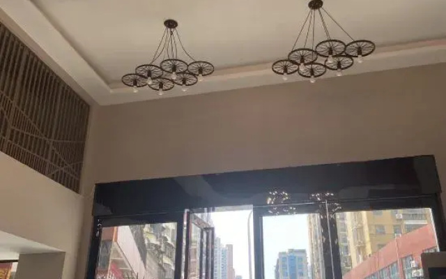 Pinle Hotel (Wuhan Jiangxia Century Plaza store)
