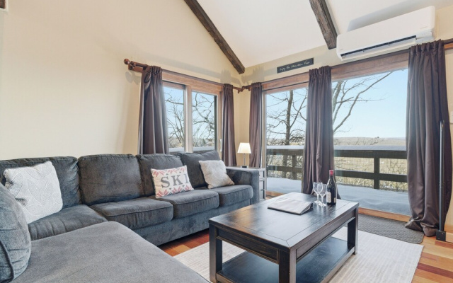 Cozy Camelback, Pocono Retreat w/ Mountain Views!