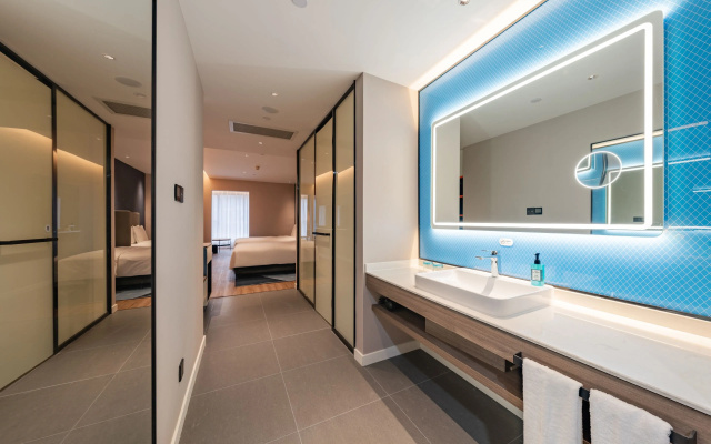 Отель Holiday Inn Express Shanghai Expo Centre