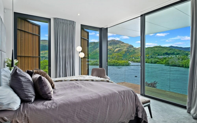 Bespoke Paradise on WIlliam Rees