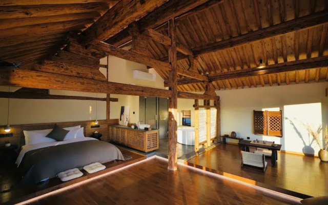 Leisure Courtyard Seascape Designer Hotel-Free one-way airport transport for check in three consecutive nights