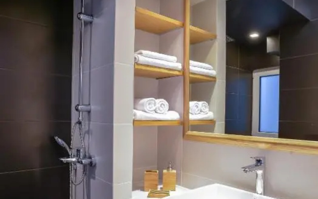 Phaedra Apartment