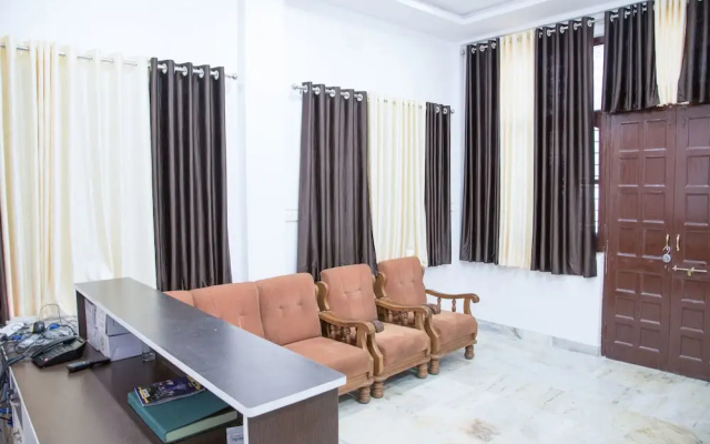 OYO 9971 Hotel Royal T